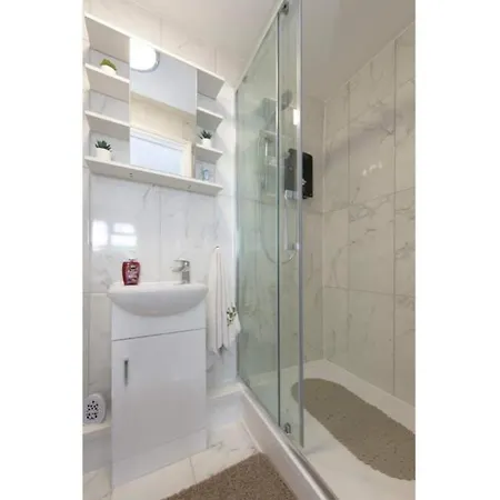 Newly Renovated Cozy Studio In North London Exterior photo