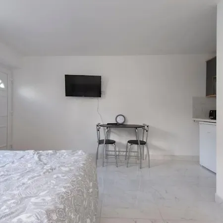 Newly Renovated Cozy Studio In North London Exterior photo